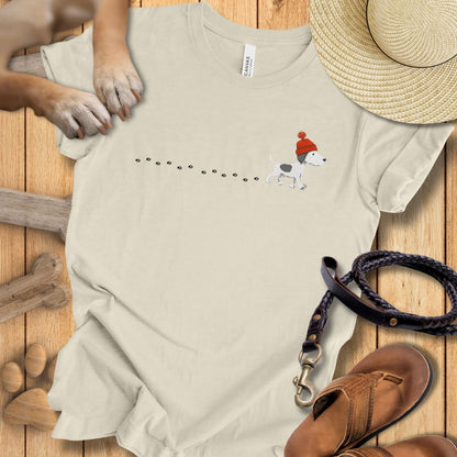 Kleiner Hund im Schnee - T-Shirt Unisex Modern Fit - Weich & Leicht