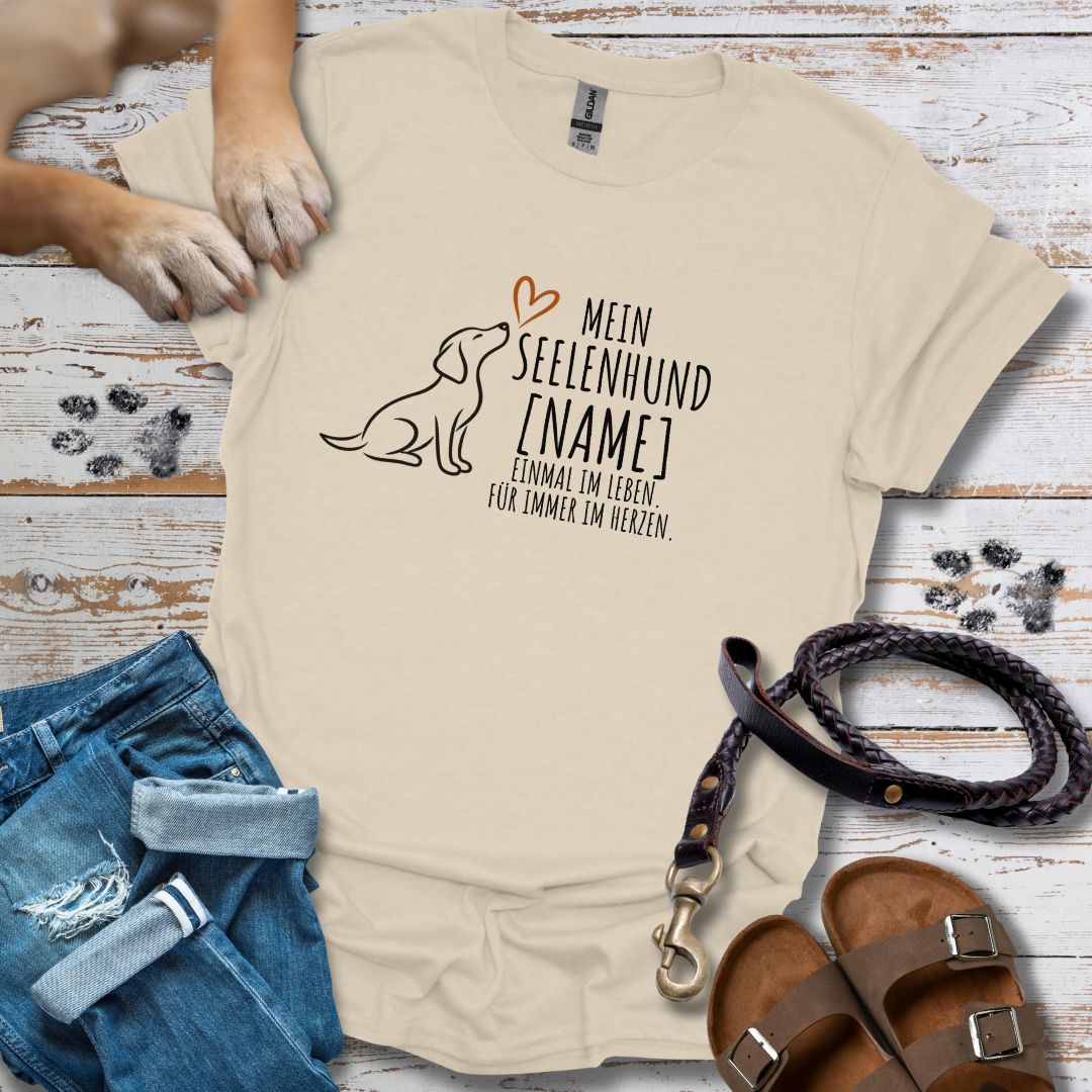 Mein Seelenhund Personalisierbar - T-Shirt Classic Fit - Bequemer Klassiker
