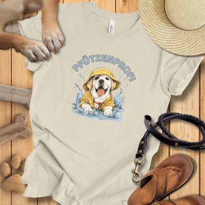 T‑Shirt des Monats November "Pfützenprofi" - T-Shirt Unisex Modern Fit - Weich & Leicht
