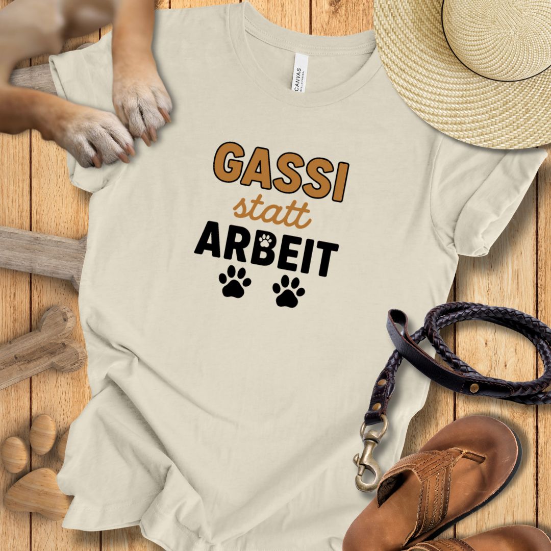 Gassi statt Arbeit - T-Shirt Unisex Modern Fit - Weich & Leicht