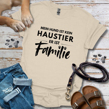 Mein Hund ist kein Haustier, er ist Familie - T-Shirt Unisex Classic Fit - Bequemer Klassiker