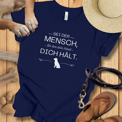 Sei der Mensch, für den dein Hund dich hält – T-Shirt Unisex Modern Fit - Weich & Leicht