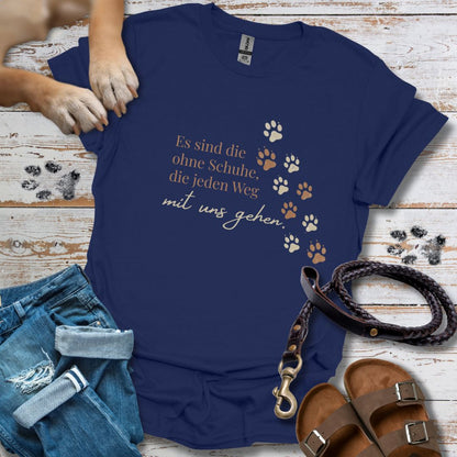 Es sind die ohne Schuhe, die jeden Weg mit uns gehen - T-Shirt Unisex Classic Fit - Bequemer Klassiker