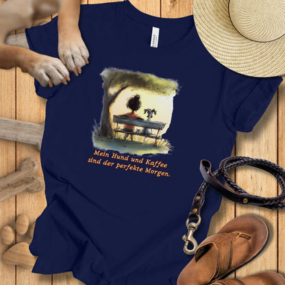 Mein Hund und Kaffee sind der perfekte Morgen - T-Shirt Unisex Modern Fit - Weich & Leicht