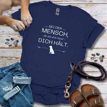 Sei der Mensch, für den dein Hund dich hält - T-Shirt Unisex Classic Fit - Bequemer Klassiker