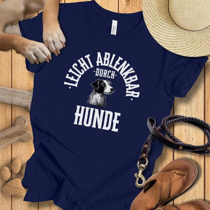 Leicht ablenkbar durch Hunde - T-Shirt Unisex Modern Fit - Weich & Leicht
