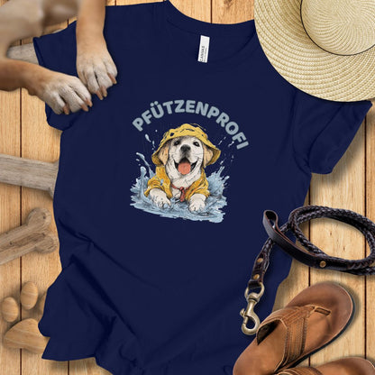 T‑Shirt des Monats November "Pfützenprofi" - T-Shirt Unisex Modern Fit - Weich & Leicht