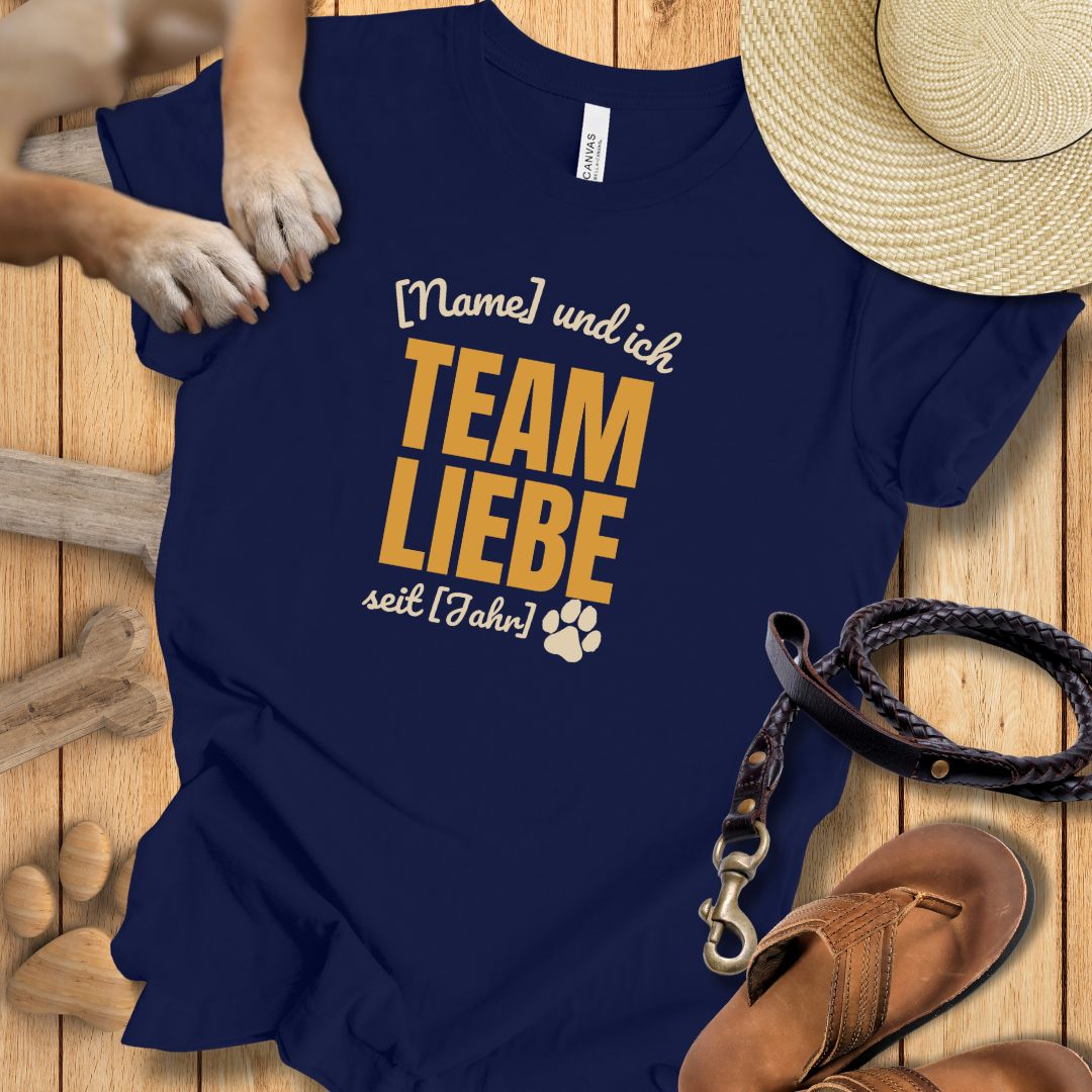 Team Liebe Personalisierbar - T-Shirt Unisex Modern Fit - Weich & Leicht