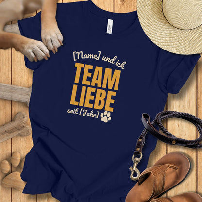 Team Liebe Personalisierbar - T-Shirt Unisex Modern Fit - Weich & Leicht
