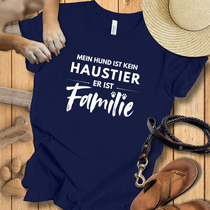 Mein Hund ist kein Haustier, er ist Familie - T-Shirt Unisex Modern Fit - Weich & Leicht