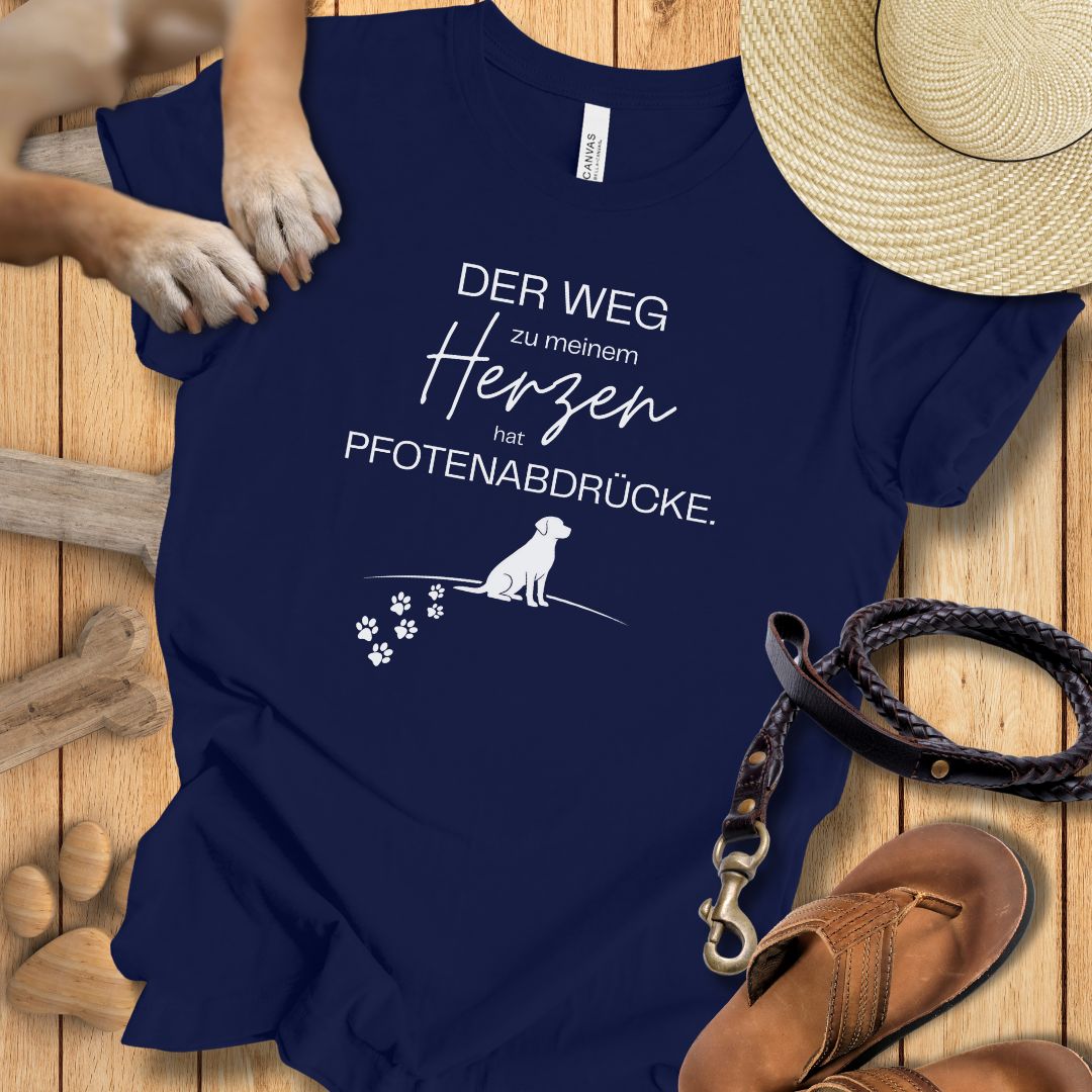 Der Weg zu meinem Herzen hat Pfotenabdrücke - T-Shirt Unisex Modern Fit - Weich & Leicht