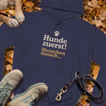 Hunde zuerst! Menschen danach... - Unisex Classic Fit Hoodie