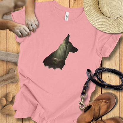 Schäferhund Silhouette mit Wald - T-Shirt Unisex Modern Fit - Weich & Leicht