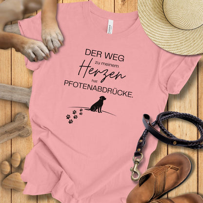 Der Weg zu meinem Herzen hat Pfotenabdrücke - T-Shirt Unisex Modern Fit - Weich & Leicht