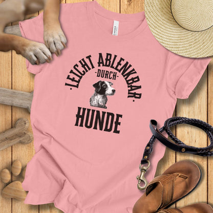 Leicht ablenkbar durch Hunde - T-Shirt Unisex Modern Fit - Weich & Leicht