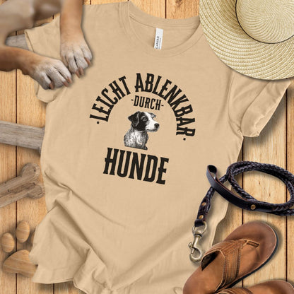 Leicht ablenkbar durch Hunde - T-Shirt Unisex Modern Fit - Weich & Leicht