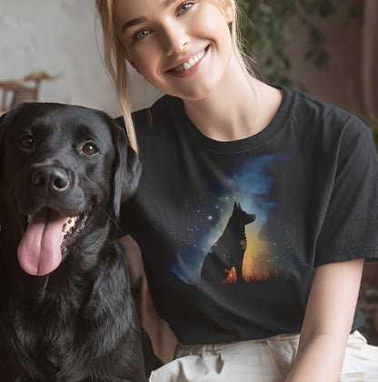Schäferhund in Sternennacht - T-Shirt Unsisex Modern Fit - Weich & Leicht