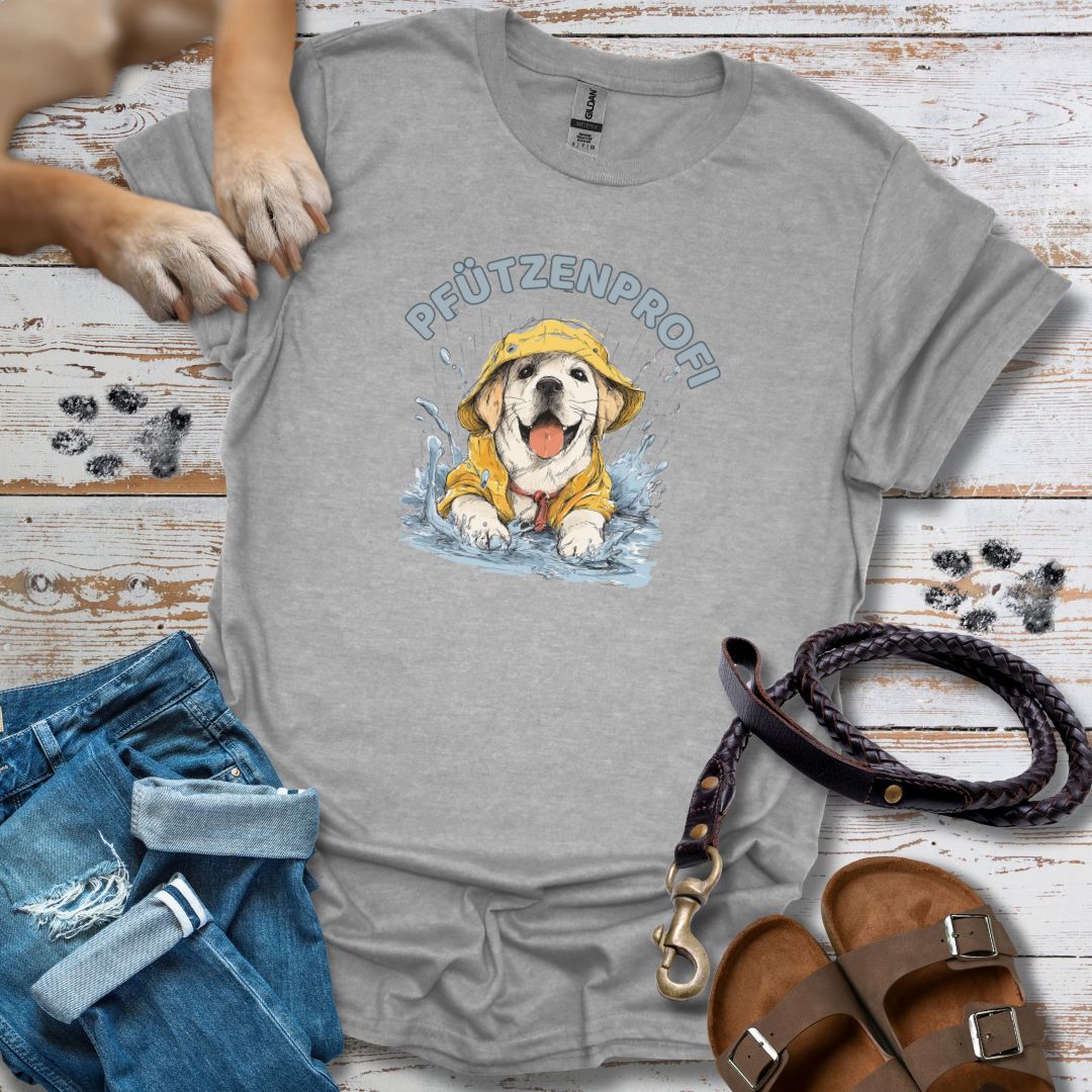 T‑Shirt des Monats November "Pfützenprofi" - T-Shirt Unisex Classic Fit - Bequemer Klassiker
