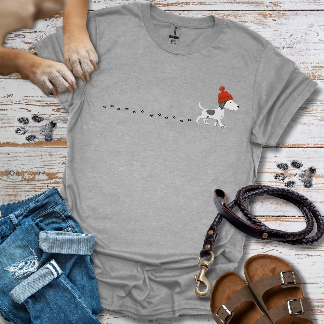 Kleiner Hund im Schnee - T-Shirt Unisex Relaxed Fit