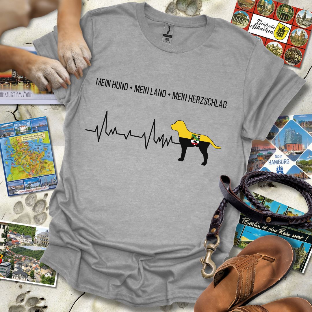 Mein Hund, Mein Land, Mein Herzschlag - Sachsen-Anhalt - T-Shirt Unisex Relaxed Fit