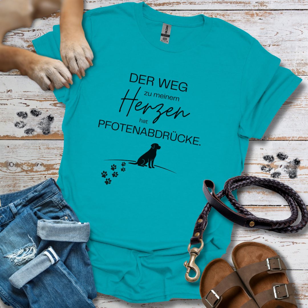 Der Weg zu meinem Herzen hat Pfotenabdrücke - T-Shirt Unisex Classic Fit - Bequemer Klassiker