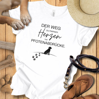 Der Weg zu meinem Herzen hat Pfotenabdrücke - T-Shirt Unisex Modern Fit - Weich & Leicht