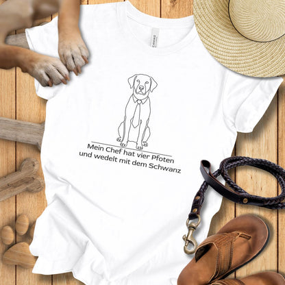 Mein Chef hat vier Pfoten und wedelt mit dem Schwanz -  T-Shirt Unisex Modern Fit - Weich & Leicht