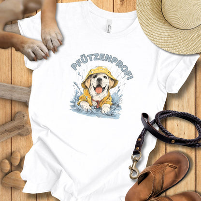T‑Shirt des Monats November "Pfützenprofi" - T-Shirt Unisex Modern Fit - Weich & Leicht
