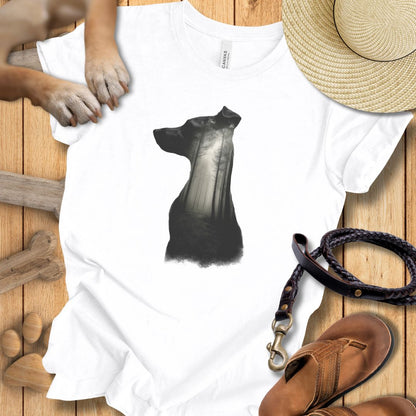 Silhouette Hund mit Wald - T-Shirt Unisex Modern Fit - Weich & Leicht