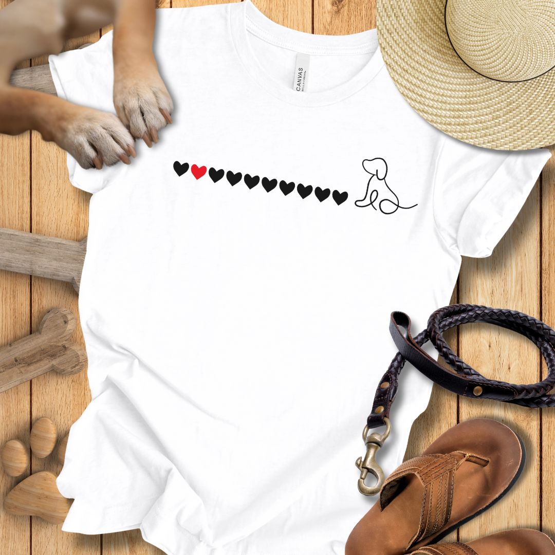 Kleiner Hund mit Herzen - T-Shirt Damen Modern fit - Weich & Leicht