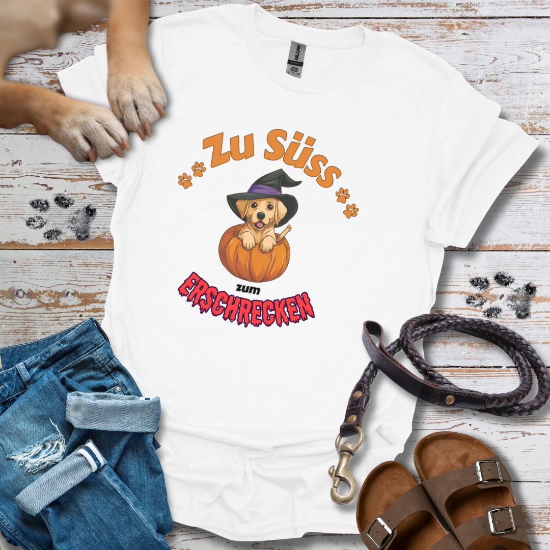 T‑Shirt des Monats Oktober "Zu Süss zum Erschrecken" - Halloween- T-Shirt Unisex Classic Fit - Bequemer Klassiker