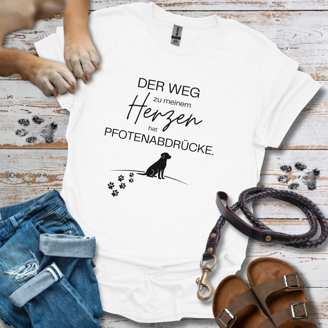 Der Weg zu meinem Herzen hat Pfotenabdrücke - T-Shirt Unisex Classic Fit - Bequemer Klassiker
