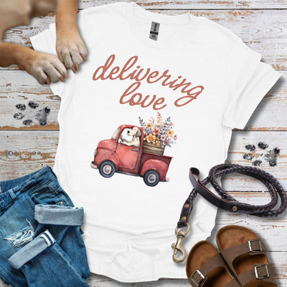 Delivering Love - T-Shirt Unisex Classic Fit - Bequemer Klassiker