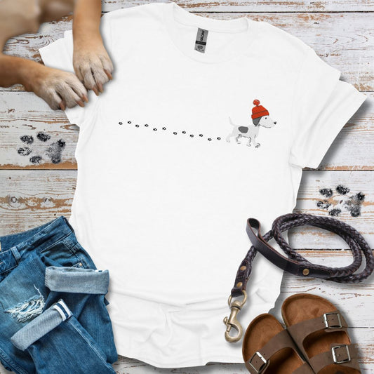 Kleiner Hund im Schnee - T-Shirt Unisex Relaxed Fit