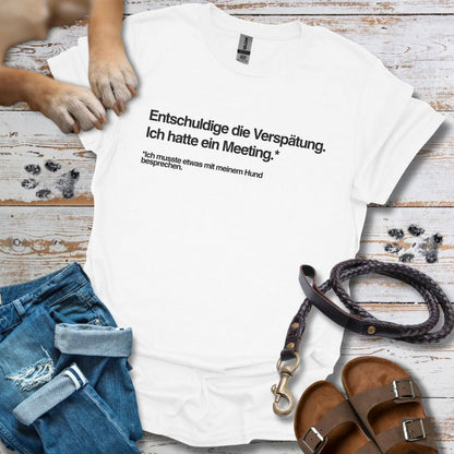 Entschuldige die Verspätung, Meeting mit meinem Hund - T-Shirt Unisex Classic Fit - Bequemer Klassiker