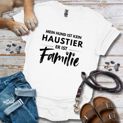 Mein Hund ist kein Haustier, er ist Familie - T-Shirt Unisex Classic Fit - Bequemer Klassiker